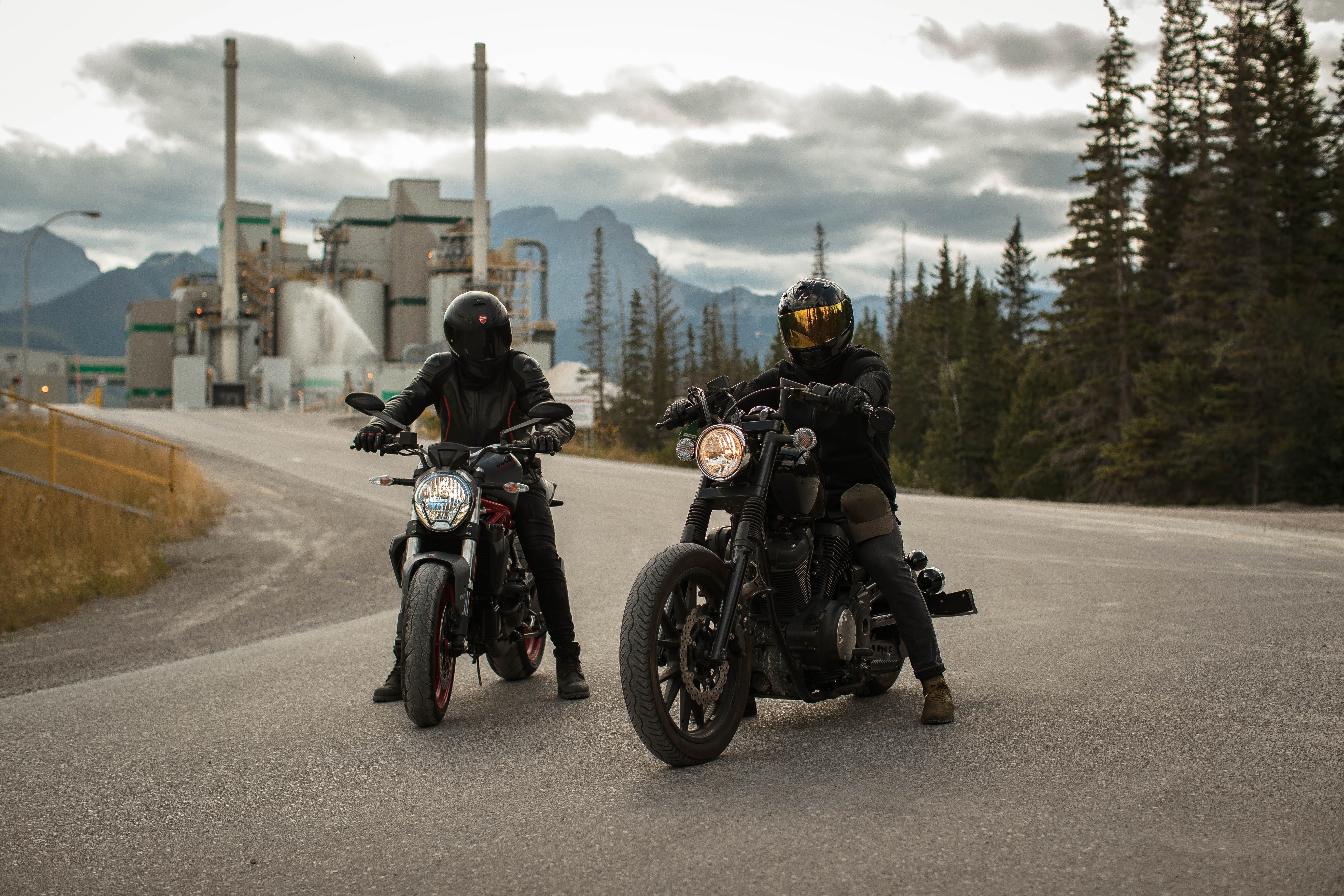 Zeesmoto: The Place to Get Your Motorcycle Leather Suit!