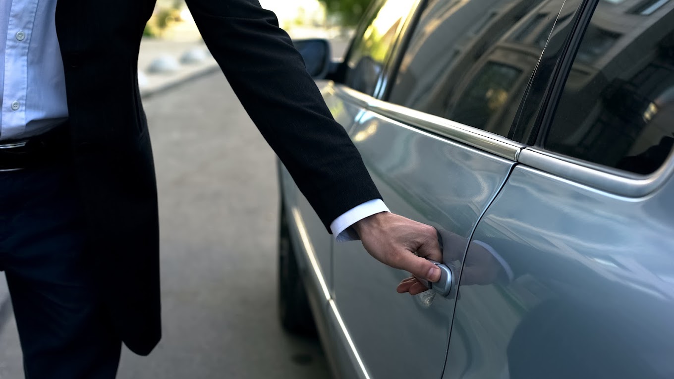 Premier Golf Chauffeur Service in the UK | PJ Chauffeurs Liverpool