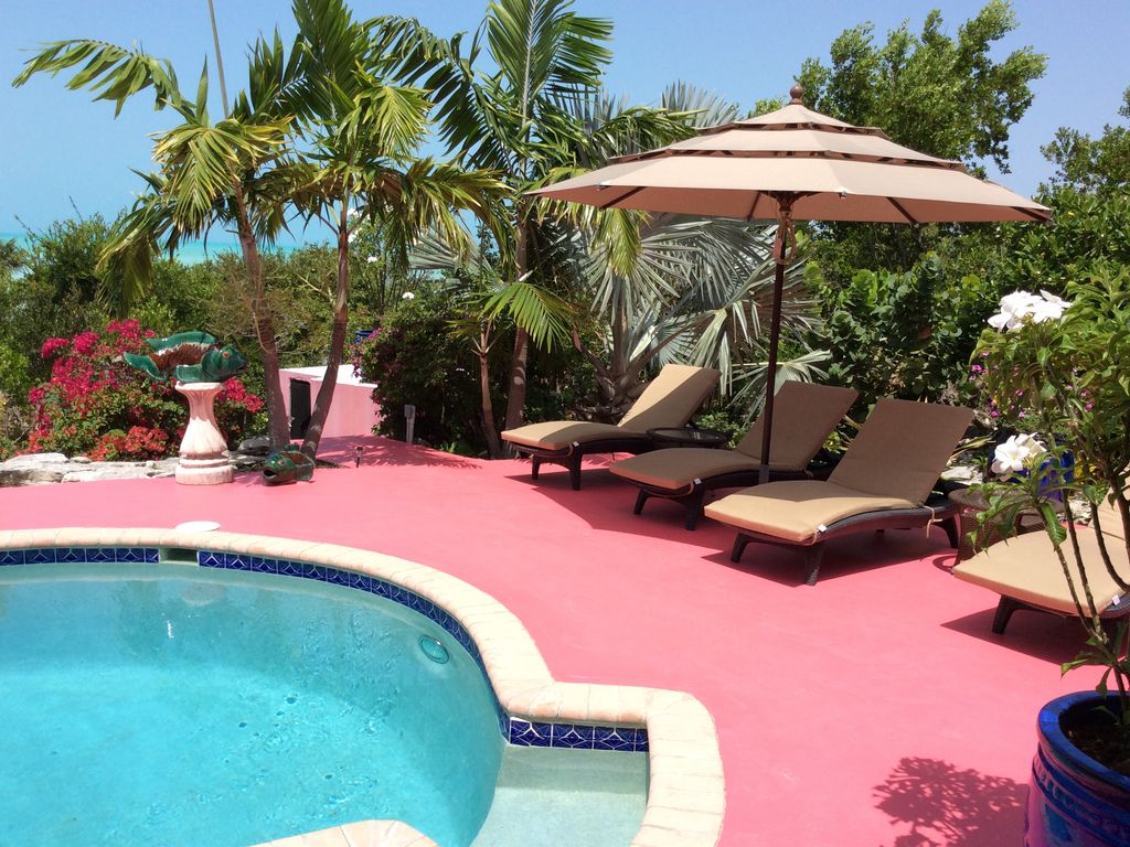 Fully Furnished Oceanfront Vacation Villa Rentals in Turks & Caicos 
