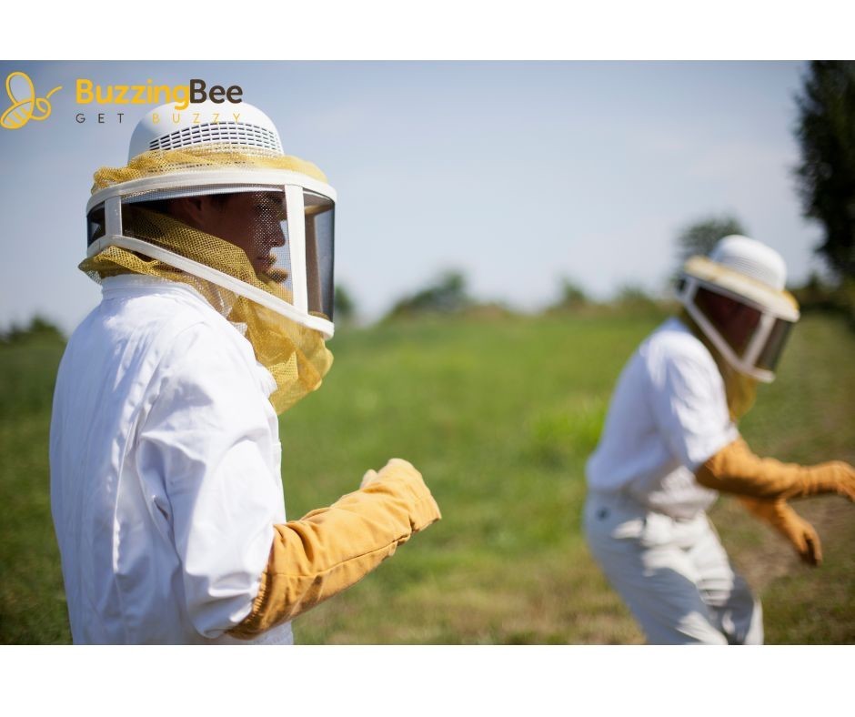 Can yellow jackets sting through a bee suit?