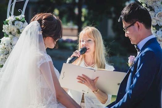 Hire Authorize & Professional Wedding celebrant Sydney