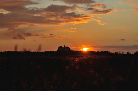 Photo of Rivne Castle at sunset - www.amour2day.com