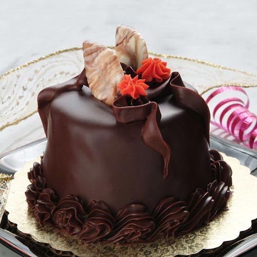 Order this toothsome cake with chocolate flavour online shops in Ghaziabad