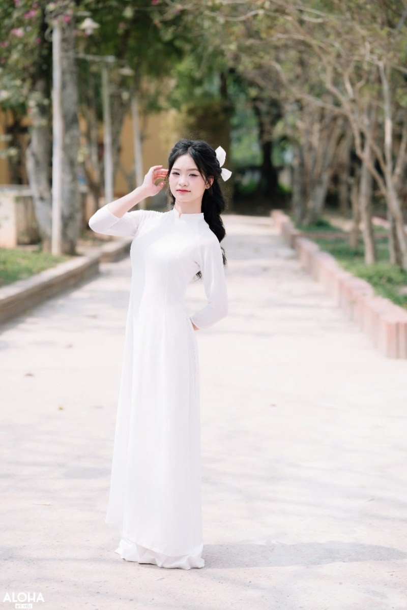 Goi y tao dang chup ao dai ky yeu xinh xan