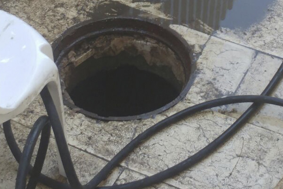 Replacing the sewer pipes