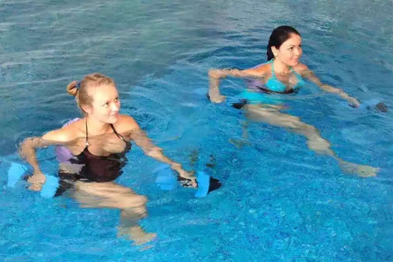 Aqua Fitness Classes: Dive into Fun & Fitness | Pursueit 
