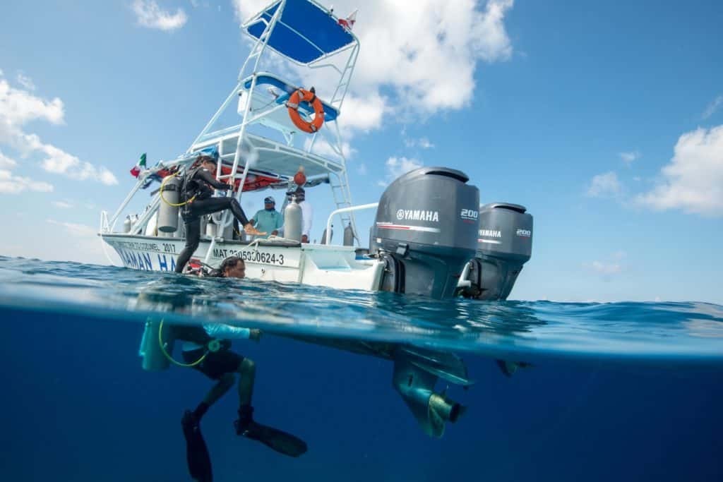 scuba boat in cancun