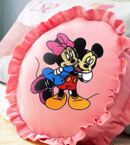 Heartwarming-Mickey-and-Minnie-Machine-Embroidery-Design