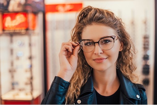 Buy the latest spectacles, contact lenses and sunglasses at the finest eyeglass shop near Chesapeake