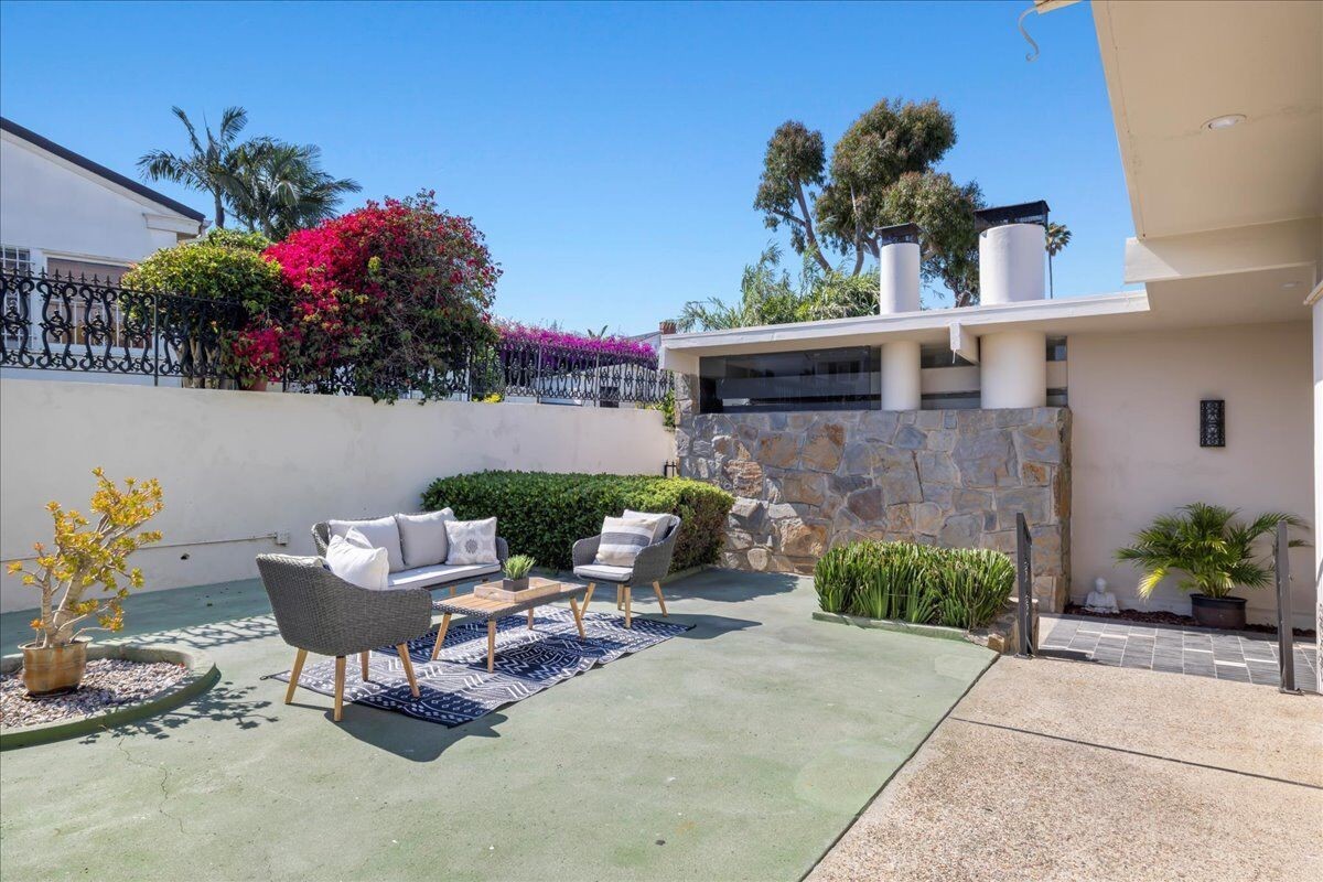 Novak-Schultz Real Estate Group-COMPASS