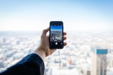 Oamii-Augumented-Reality-Cellphone-Camera-Skyline