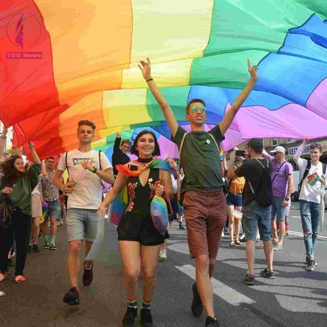 IPSOS Poll Reveals That Acceptance of LGBTQ + People is Increasing in The US