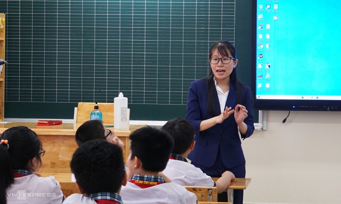 HCMC proposes yearly financial aid for English teachers amid personnel shortage 