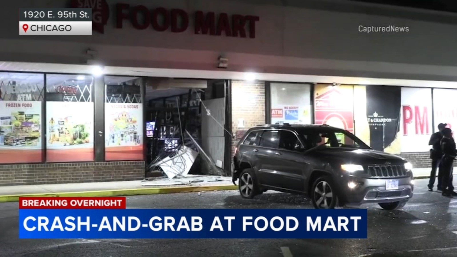 Jeep crashes into food mart in 'crash-and-grab' burglary in Calumet Heights, Chicago police say