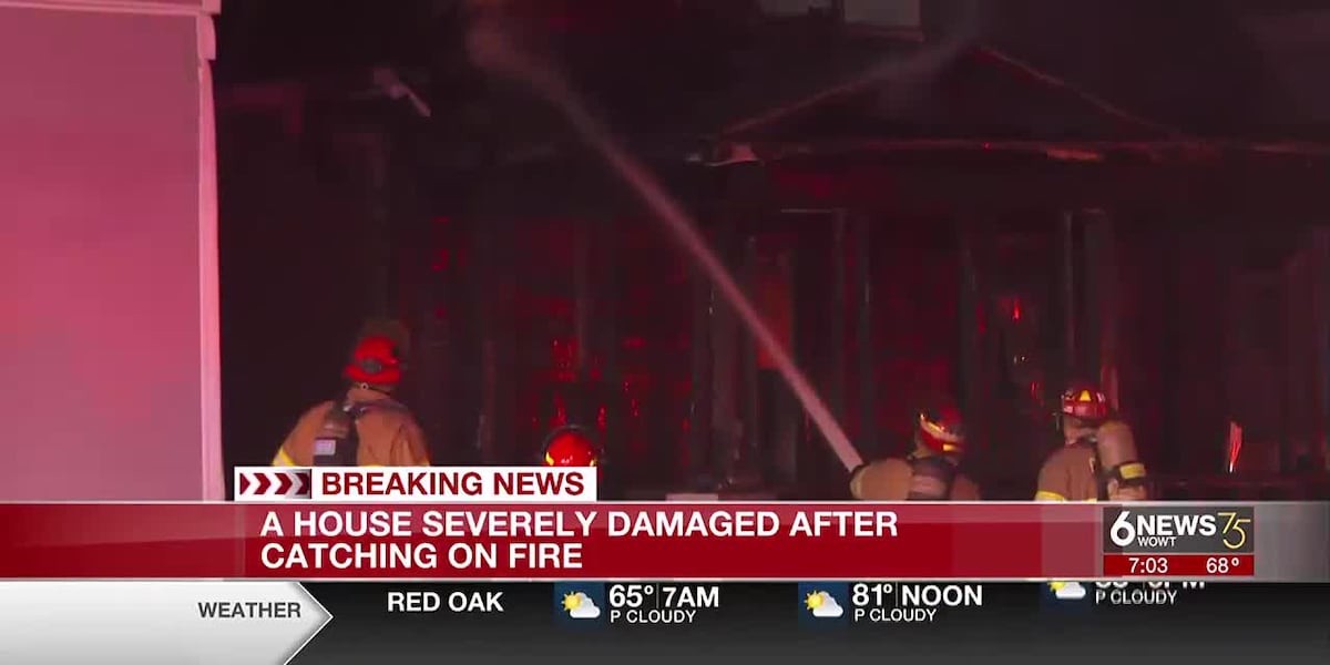 Fire crews battle blaze at vacant north Omaha home