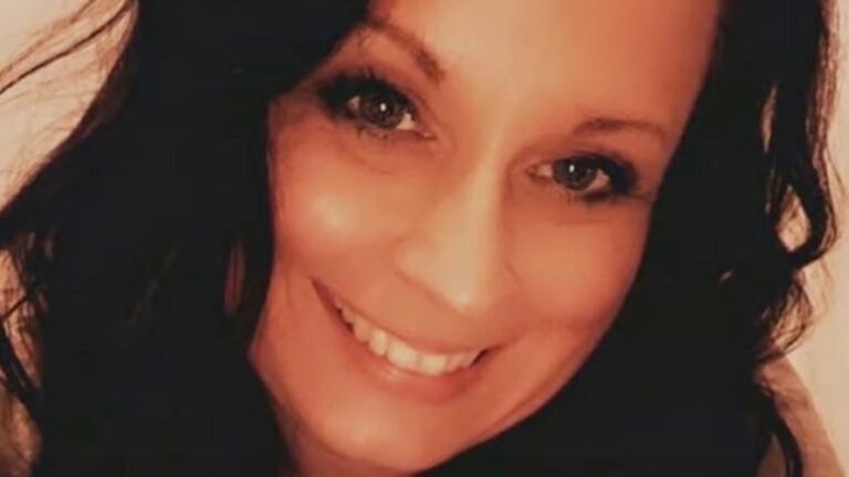 Woman trapped in crashed car survives on creek water for 6 days until rescue