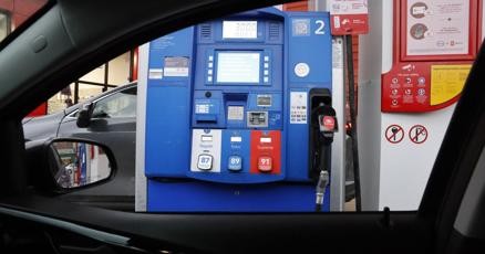 Will Victoria Day long weekend impact gasoline prices across Ontario?