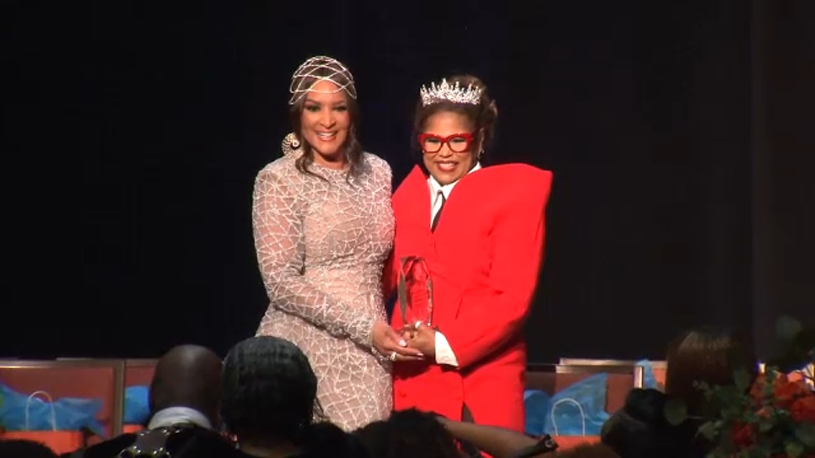 ABC7 anchor Cheryl Burton honored at Chicago Defender Women of Excellence awards ceremony