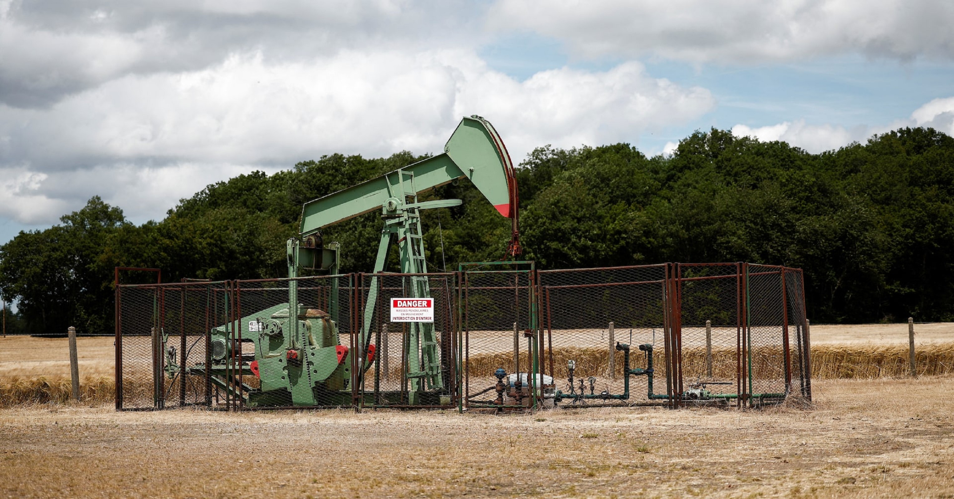 Oil prices hold steady as investors monitor Russia-Ukraine ceasefire talks