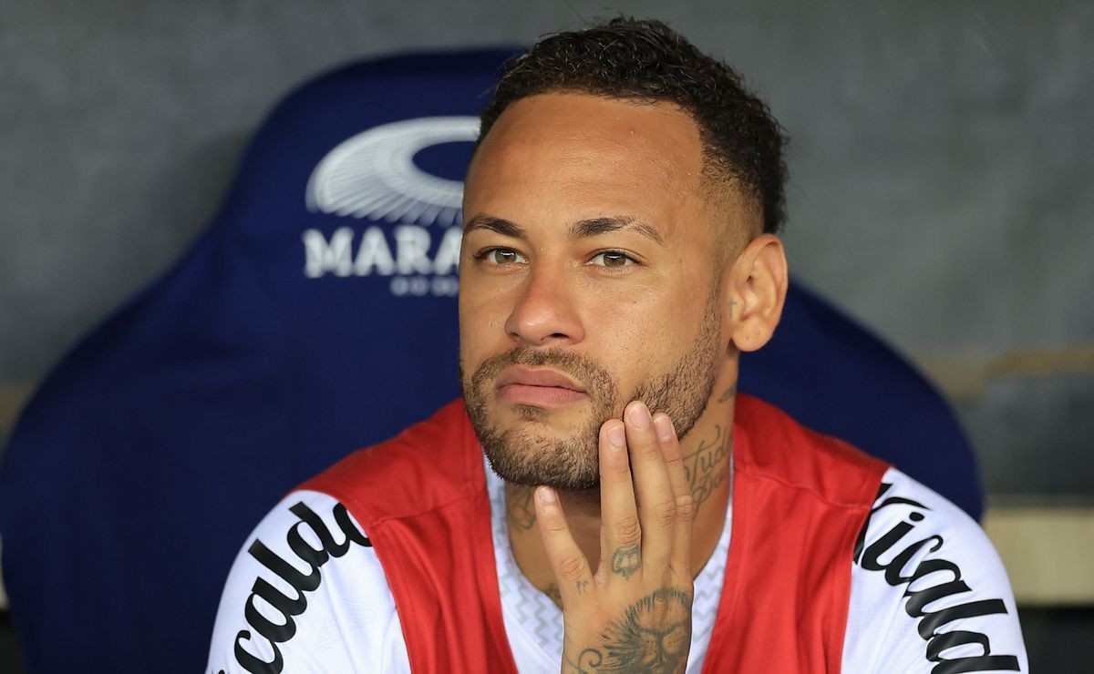 Why is Neymar not playing for Santos against Depay’s Corinthians in the Brasileirao?