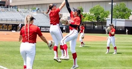 Omaha softball can’t hang on in seventh to win regional, sets up immediate elimination game