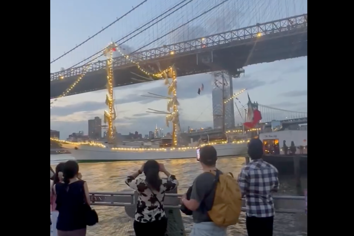 Tall ship crashes into New York’s Brooklyn Bridge with search and rescue underway