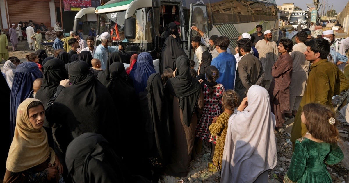 Pakistan: Forced Returns Expose Afghans to Persecution, Destitution