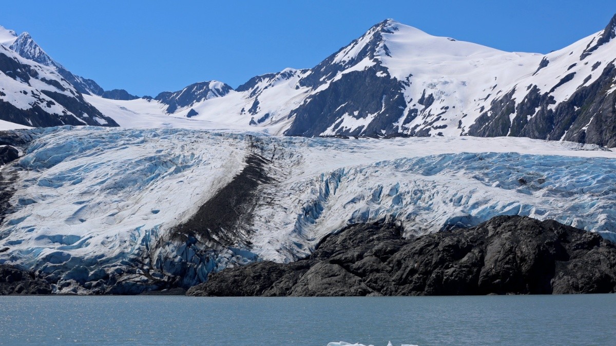 Multiple skiers trapped in Alaska avalanche near Anchorage, rescue efforts underway