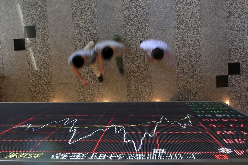 La Bolsa de Shanghái cae un 0,42 % y la de Shenzhen, un 0,71 %  Por EFE