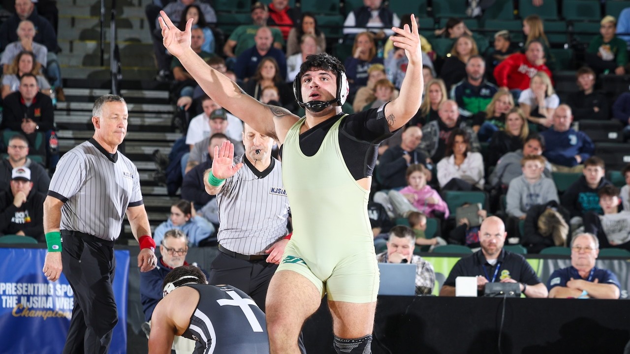 Harris prevails in battle of unbeatens to claim NJSIAA wrestling 215-pound title