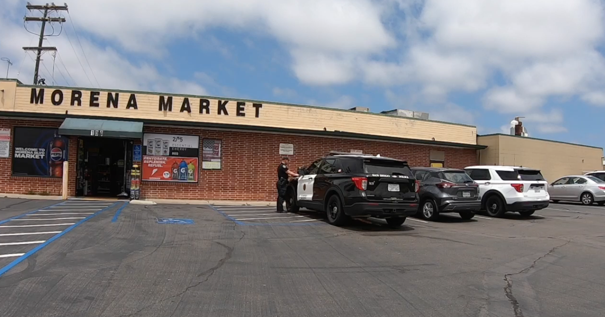Suspect shot to death by police after robbery, assault at Morena market
