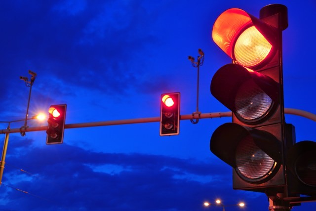 Some new Elk Grove stop lights have a flashing yellow light. Here’s how it works