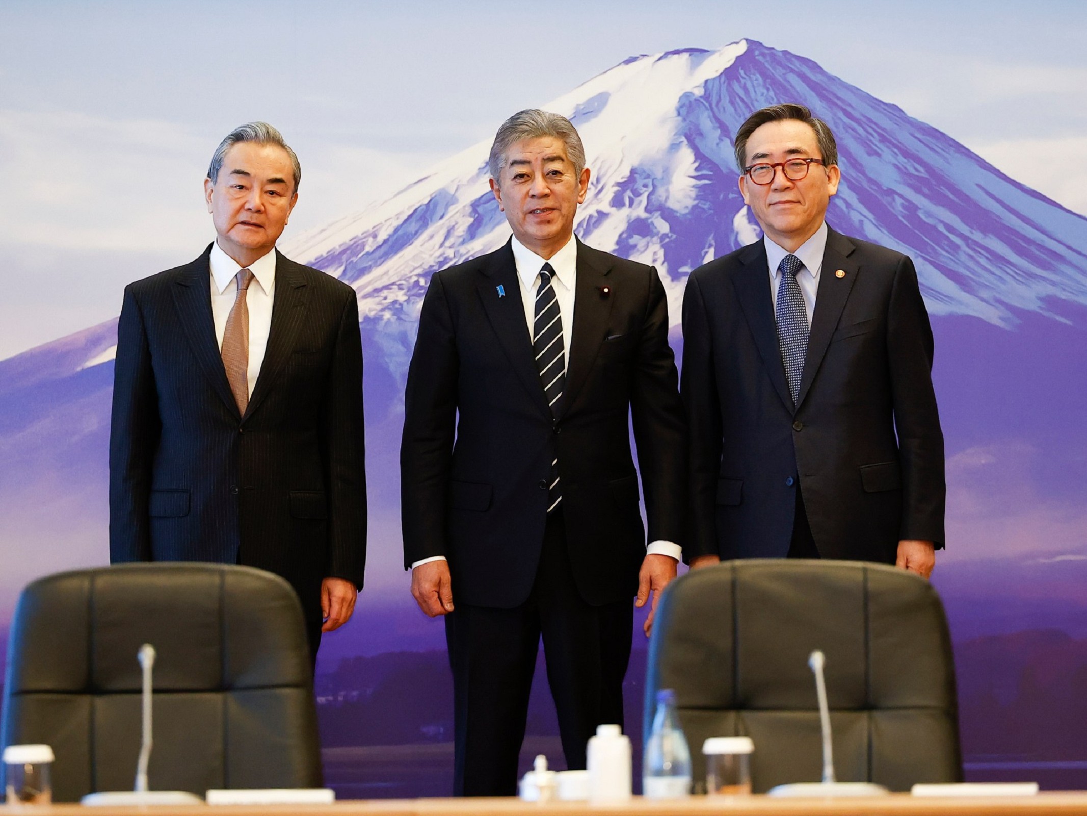 Top diplomats of Japan, S Korea, China tackle multigenerational concerns